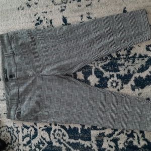 Torrid Black White Houndstooth Plaid Capri Pants 22R